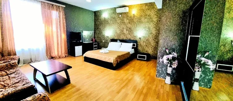 Фото отеля Qeroli Hotel