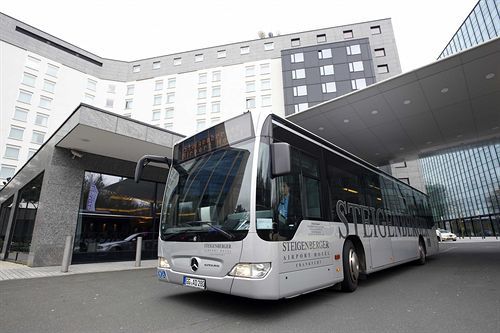Steigenberger Airport Hotel фото 2