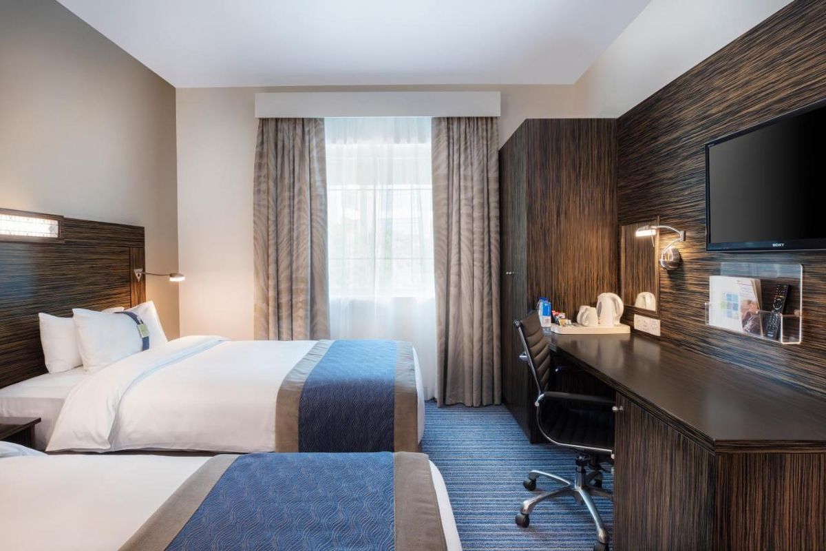 Holiday Inn Express Dubai Safa Park фото 3