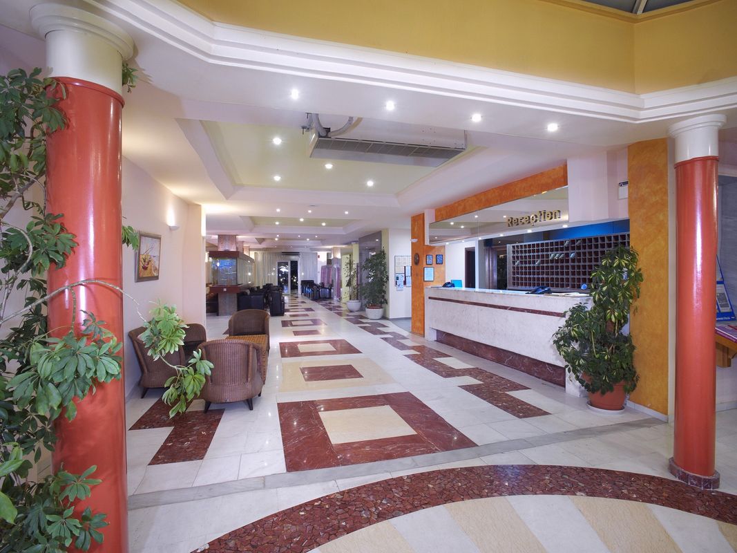 Portes Beach Hotel фото 4