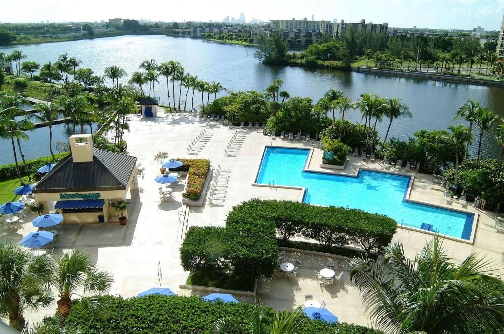 Hilton Miami Airport Blue Lagoon фото 36