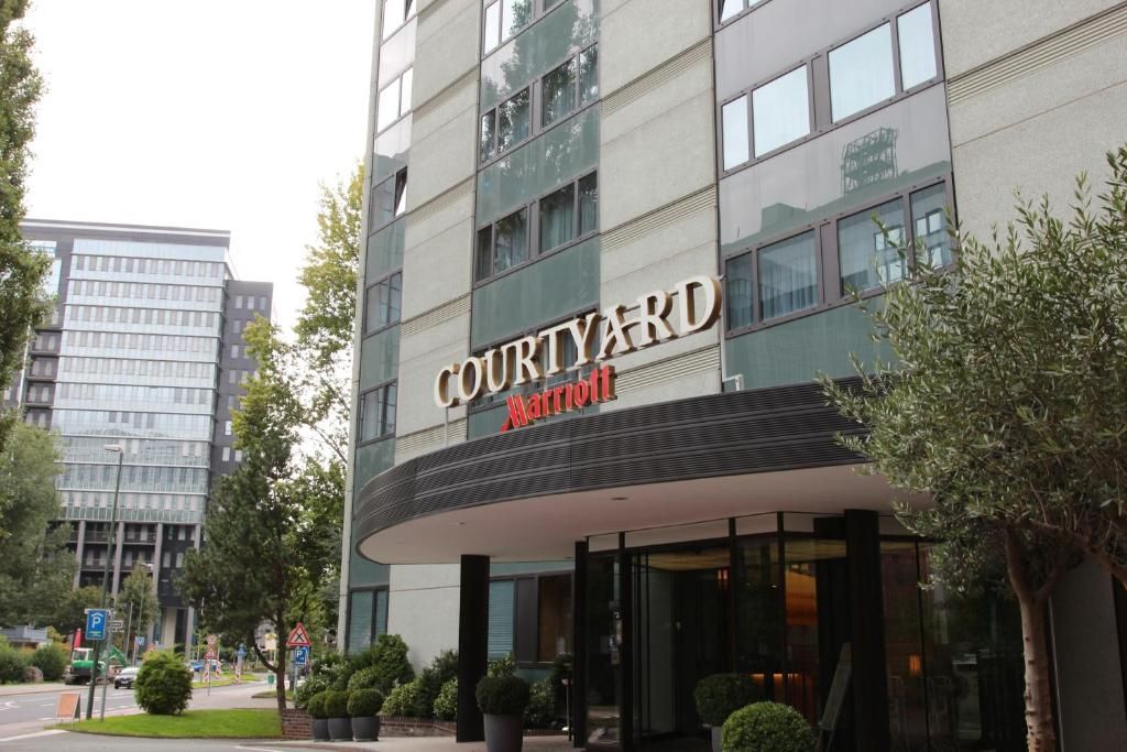 Courtyard Duesseldorf Seestern фото 20