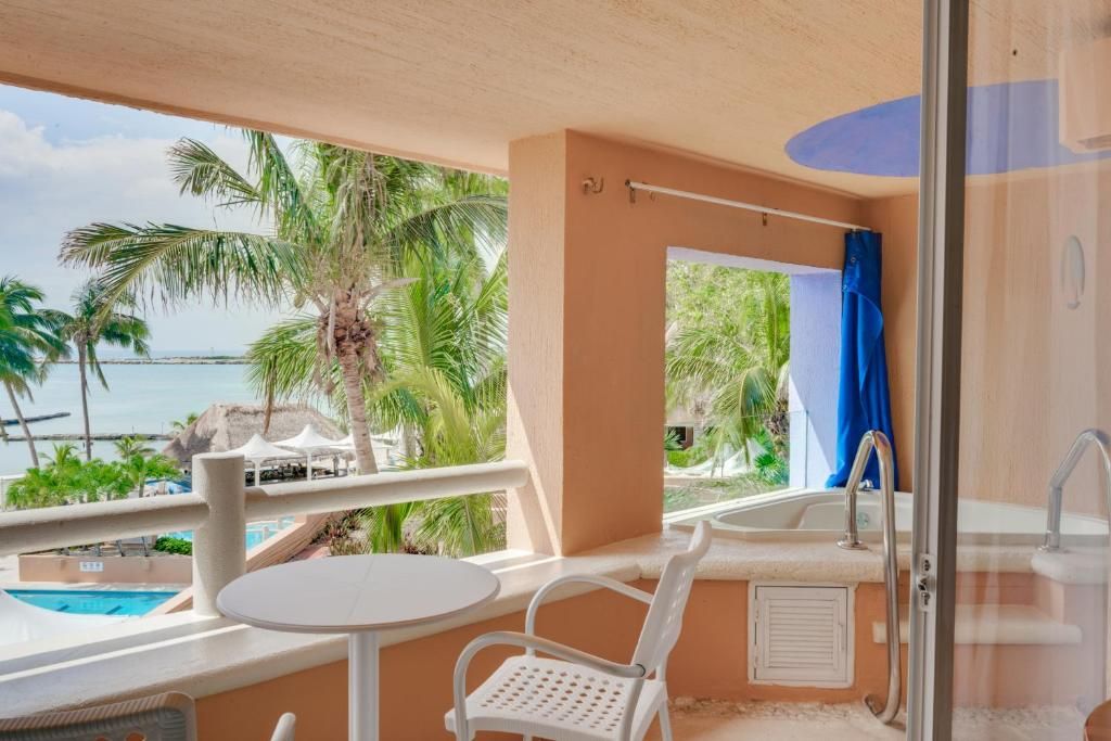 PA Beach Club & Hotel by GuruHotel фото 9