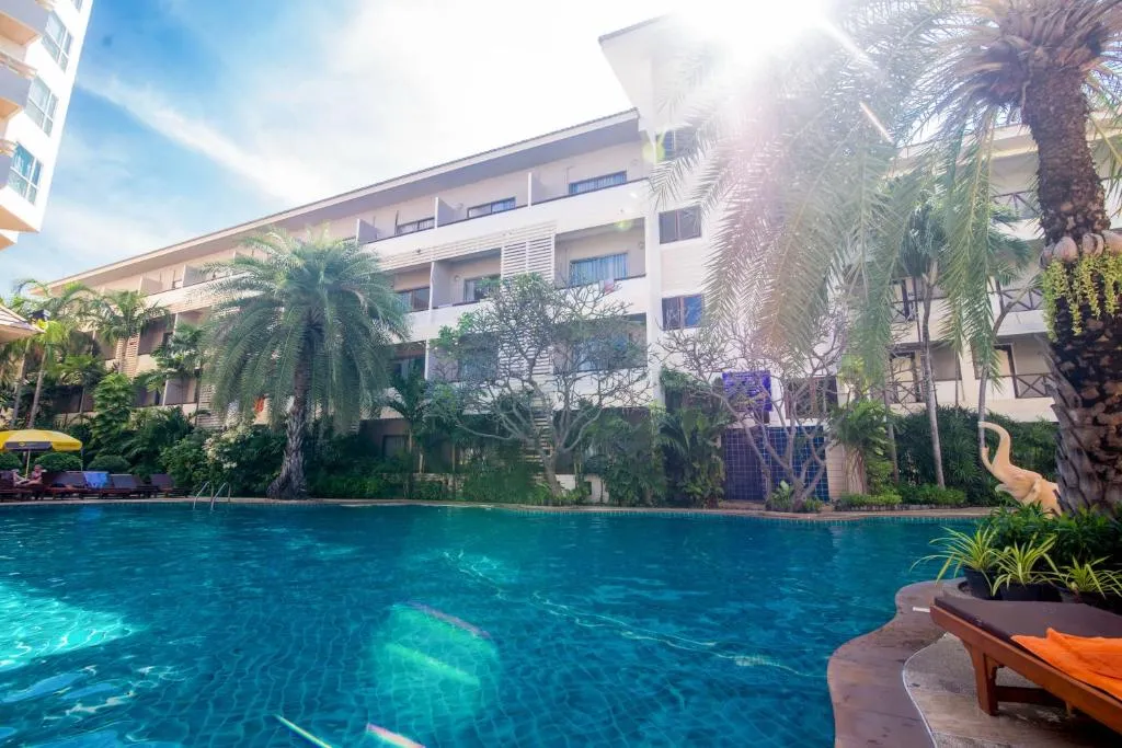 Sea Breeze Jomtien Resort фото 30