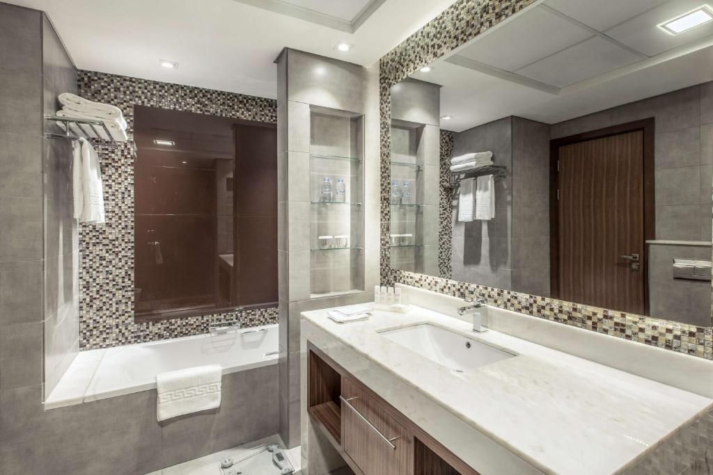Radisson Blu Hotel Dubai Waterfront фото 45