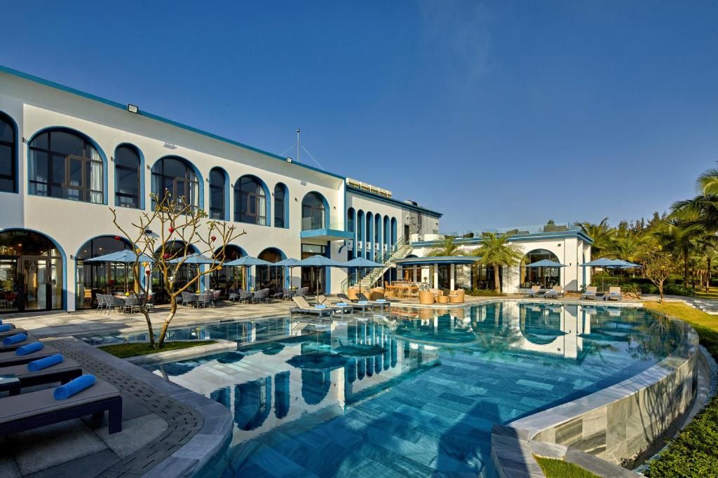 Wyndham Hoi An Royal Beachfront Resort & Villas фото 5