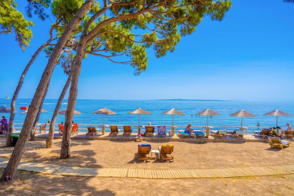 Castello Beach Hotel фото 32