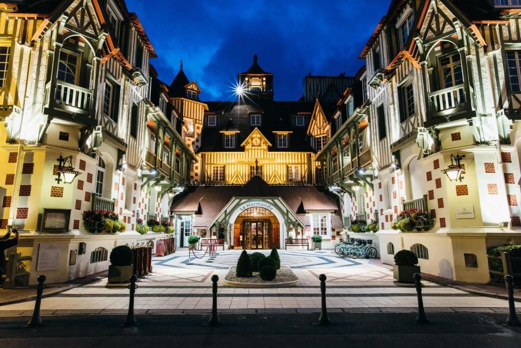 Hôtel Barrière Le Normandy фото 32