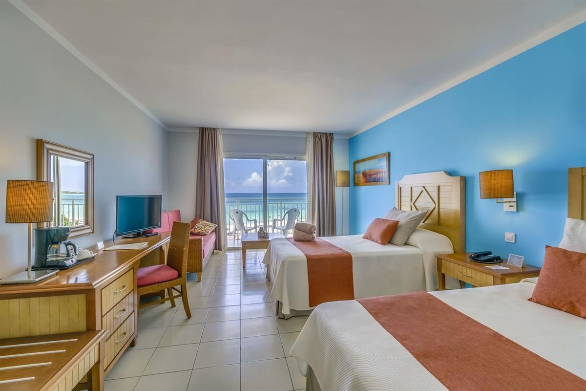 Memories Flamenco Beach Resort фото 4