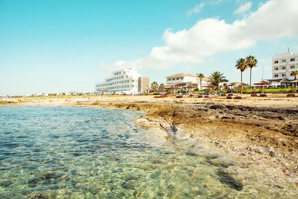 Pierre Anne Beach Hotel фото 40