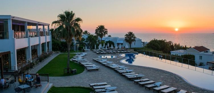 Фото отеля Theo Sunset Bay Hotel